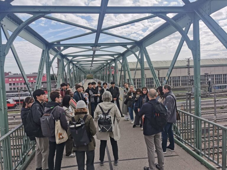 Japanische Studierende im Westbahnpark